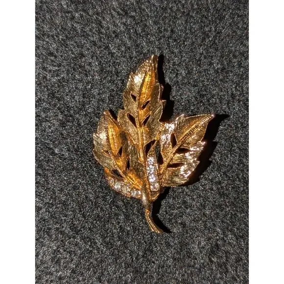 Vintage 1970s Gold Tone Leaf Brooch Rhinestone Accent Mid Century Retro Pin - Picture 2 of 4